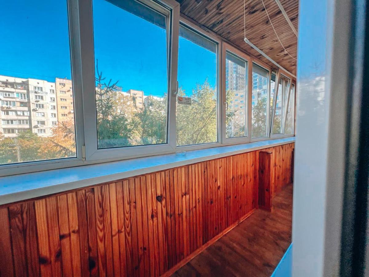 Apartments Near The Exhibition Centre Киев Екстериор снимка